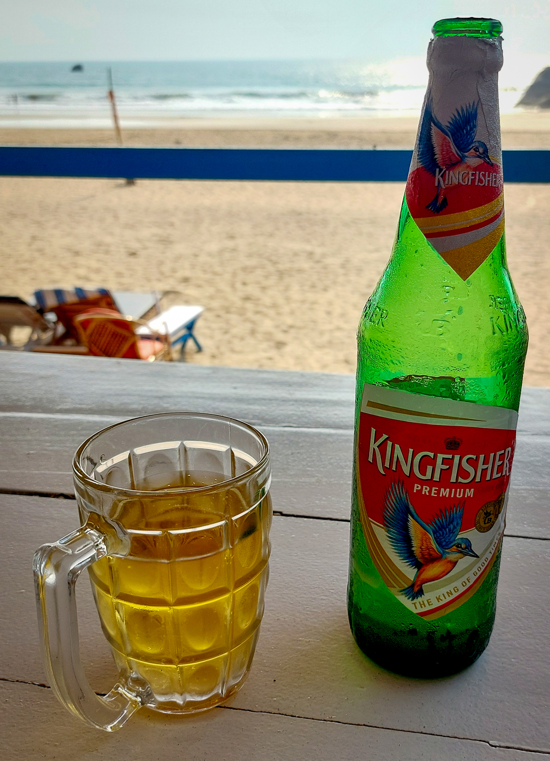 <span  class="uc_style_uc_tiles_grid_image_elementor_uc_items_attribute_title" style="color:#ffffff;">That's the local beer: Kingfisher</span>