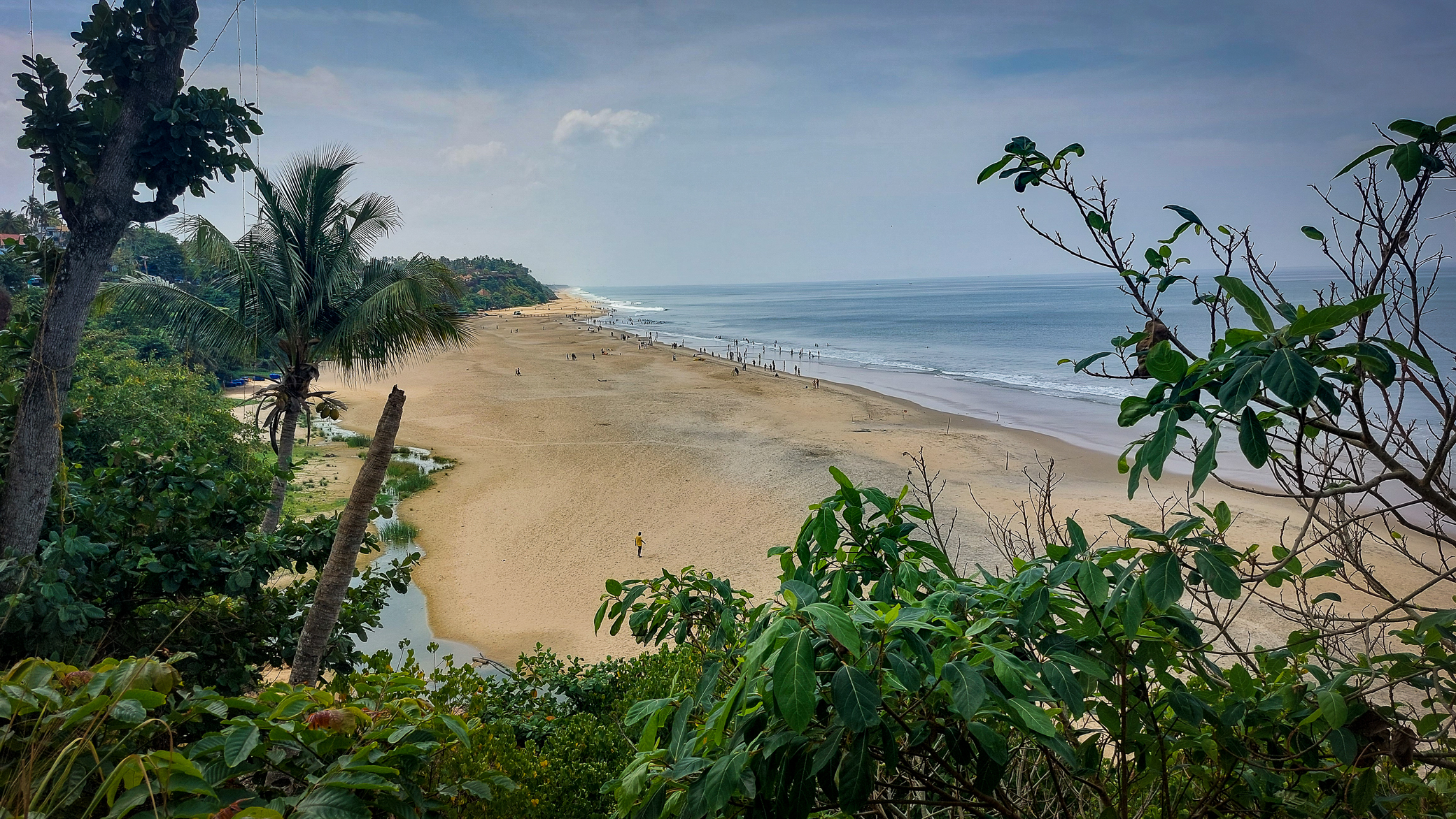 <span  class="uc_style_uc_tiles_grid_image_elementor_uc_items_attribute_title" style="color:#ffffff;">The beach of 'Varkala' in the state 'Kerala' (south-west coast)</span>