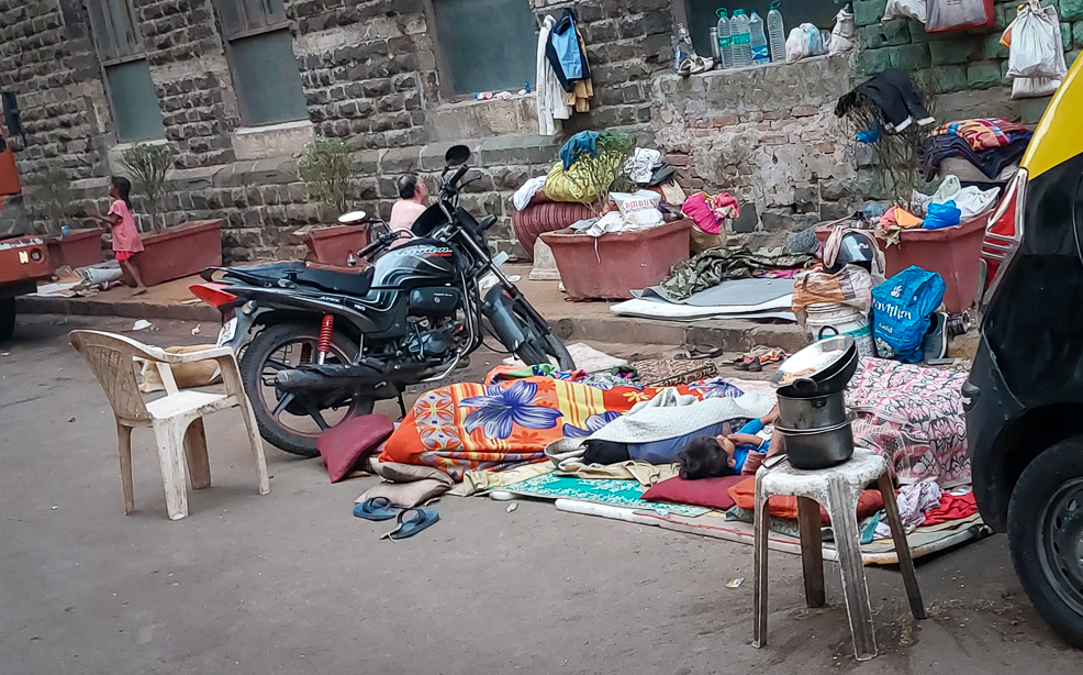 <span  class="uc_style_uc_tiles_grid_image_elementor_uc_items_attribute_title" style="color:#ffffff;">Also in Mumbai: some people living on the streets</span>
